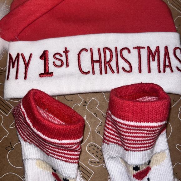 NWT BABY ESSENTIALS MY FIRST CHRISTMAS SANTA HAT AND SOCKS 0-6 Month Santa Xmas - Picture 2 of 5
